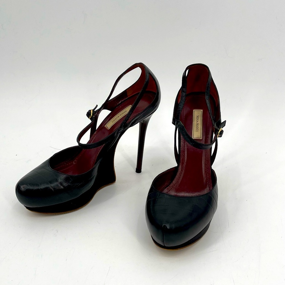 Nina Ricci high heel shoes with the strap